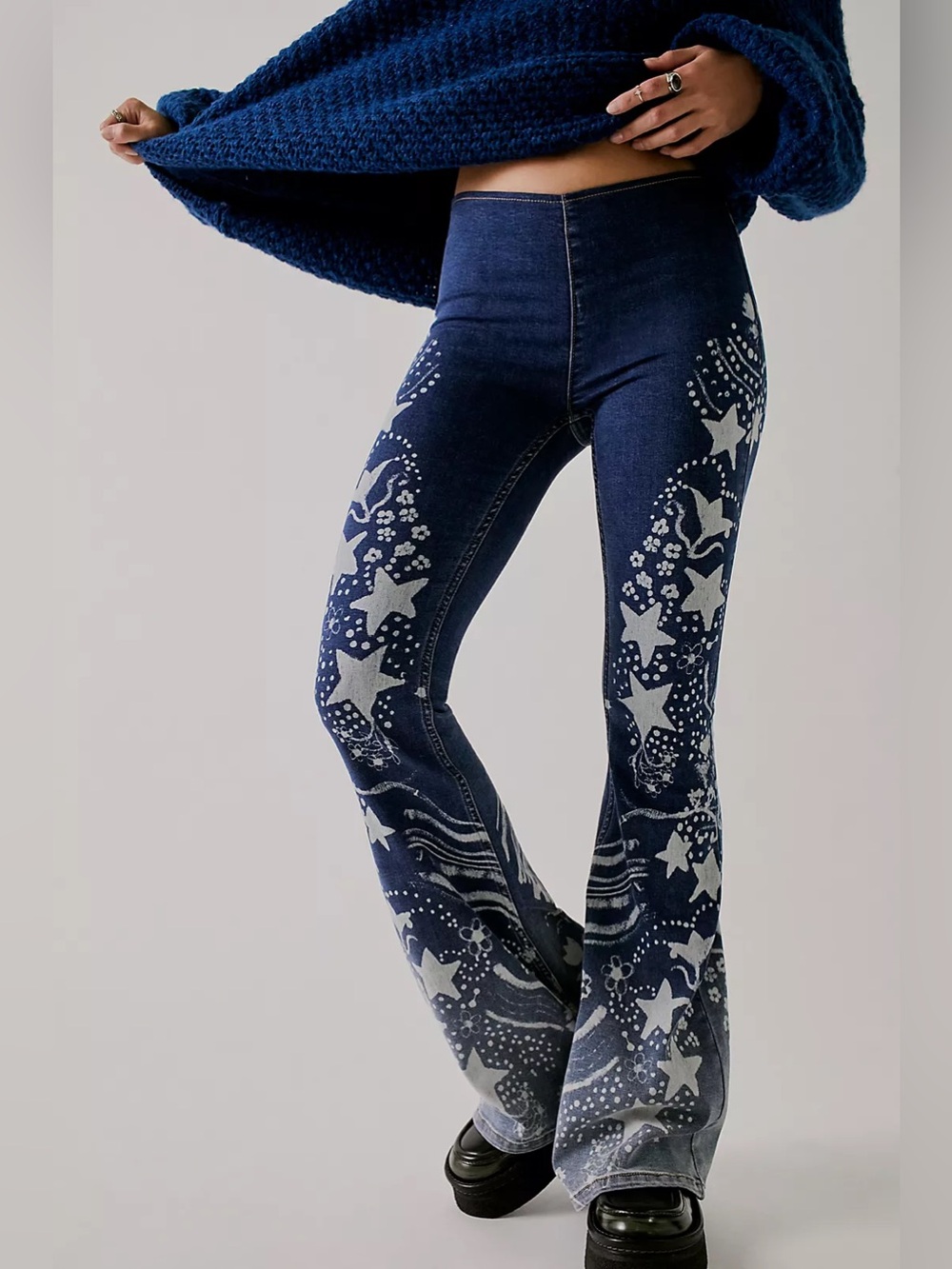 FP x Anna Sui Penny Pull-On Printed Flare Jeans - Picture 8 of 8